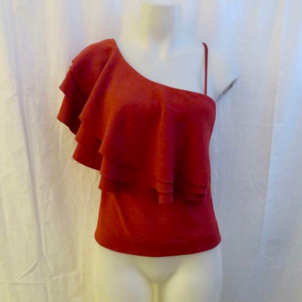 One shoulder top
